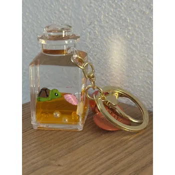 Klíčenka v tekutině s želvičkou