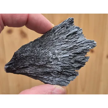 Přírodní kámen Kyanit disten černý 55g Brazílie