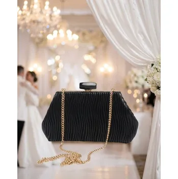 Kabelka Elegantní černá plesová kabelka s řetízkem