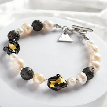 Náramek Lampglas Náramek Lava Pearl s 24karátovým zlatem v perlách Lampglas, říčními perlami, lávovým kamenem a chirurgickou ocelí