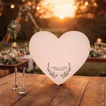 Svatební dekorace Dřevěná cedule na podpisy s gravírováním jmen a data svatby SRDCE - KVÍTÍ Rozměr: 30 x 30 cm