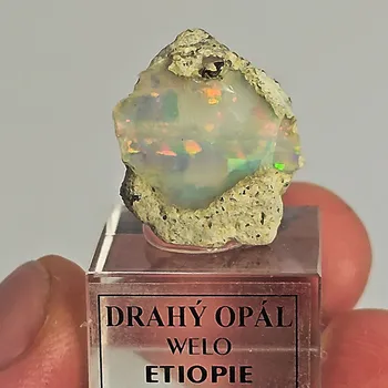 Sběratelství Drahý opál z Etiopie 20x18mm Váha: 2.15g