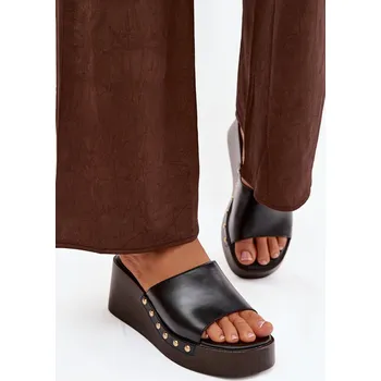 Dámské žabky Dámské nazouváky na platformě se zlatými nýty Černé Arionne 37