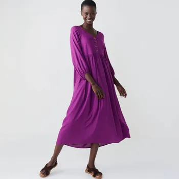Dámské šaty Jednobarevné rozšířené midi šaty s knoflíky fialová 52