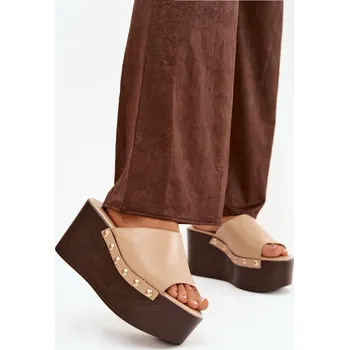 Dámské žabky Dámské nazouváky na platformě s nýty béžové Mareline 39