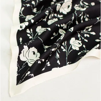 Šátek Hedvábný šátek Jemná krémová růže 70x70 cm v dárkovém balení, HEDVÁBNÝ SVĚT