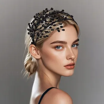 Čelenka Černá čelenka do vlasů s krystalky, elegantní večerní ozdoba O3