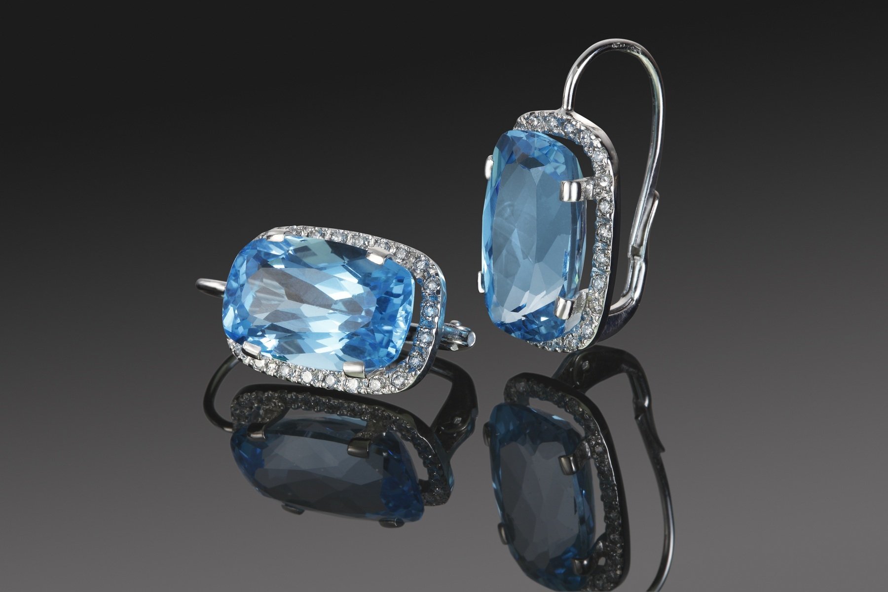 Náušnice z bílého zlata s topazy Swiss a brilianty