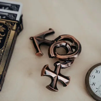 Hlavolam Dolce hlavolam - odděl od sebe muže a ženu a vrať je zase zpátky