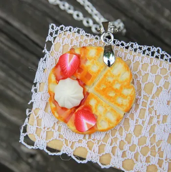 Řetízek CircusMind Řetízek s přívěskem Fimo - Vafle s jahodami S3138