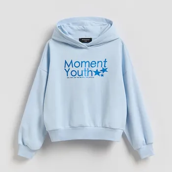 Dívčí oblečení Reserved - Mikina s metalickým potiskem - bleděmodrá - 008JF-05X - 008JF-05X-U12