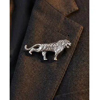 Souprava šperků B-TOP Výrazná vintage brož lev s kovovým reliéfem
