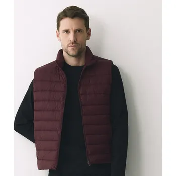 Pánské oblečení Reserved - Prošívaná vesta s&nbsp;izolací z&nbsp;přírodního prachového peří - hnědá - 983IR-83X - 983IR-83X-M