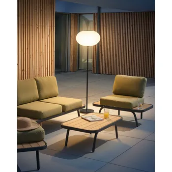 Stojací lampa Venkovní solární stojací lampa černá bílá syntetický materiál železná základna LED zahrada terasa energeticky úsporná Beliani