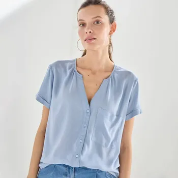 Jednobarevná halenka s krátkými rukávy na knoflíčky modrošedá 52