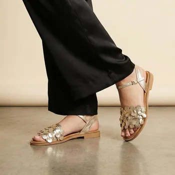 Dámské sandále Dámské zlaté kožené sandály Letizia s výrazným květinovým zdobením Velikost: 37