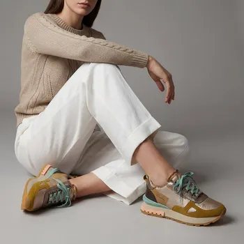 Dámské sandále Dámské žluto-zlaté tenisky Anekke Sophia s klínkem Velikost: 42