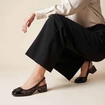 Dámské sandále Dámské černo-zlaté lodičky Letizia s otevřenou patou a ozdobou Velikost: 39