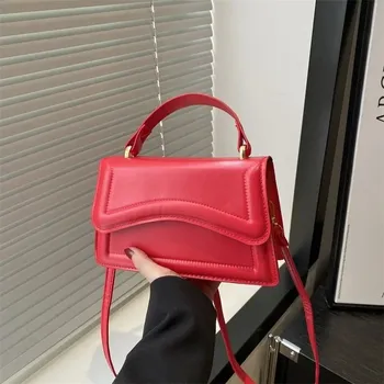 Kabelka Elegantní minimalistická crossbody taška | dámská kabelka - Červený
