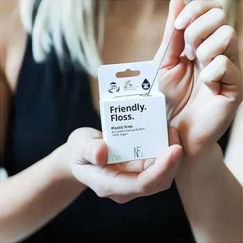Zubní nit Jack n' Jill NFco. Zubní nit Friendly Floss (25 m) - s mátou a aktivním uhlím