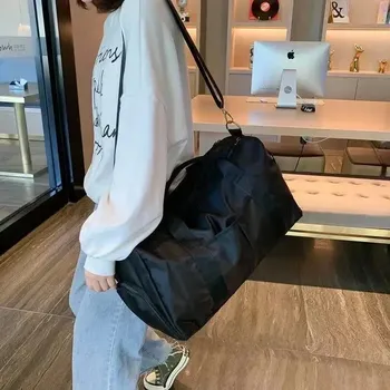 Cestovní taška Stylová sportovní taška s oddílem na boty | cestovní taška - Černý