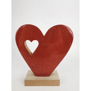 Červené srdce s vykrojeným srdíčkem na podstavci 17 cm