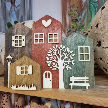 Dřevěné domečky - vesnička s velkým stromem a lavičkou - 4ks