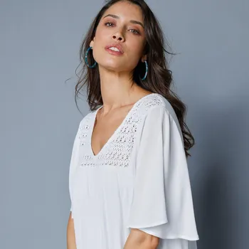 Dámská móda Dlouhá tunika s macramé a výstřihem do V bílá 50