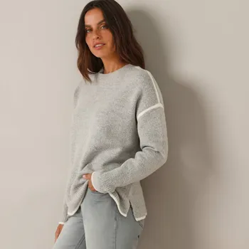 Dámský svetr Rozšířený pulovr s kontrastním lemováním šedý melír 50