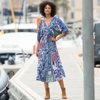 Dámské šaty Kreponové midi šaty s potiskem indigo/lila 54