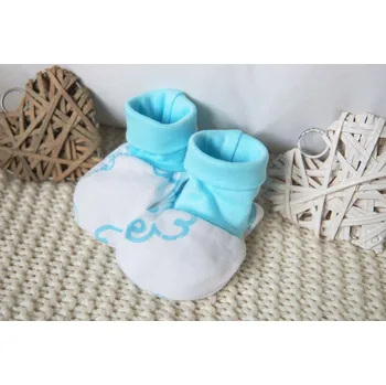 Capáčky AMÁLKA Bavlněné kojenecké capáčky, tyrkysové s obláčky Velikost: 56-68