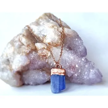 Přírodní kámen Tanzanit (Merelani, Tanzánie) přírodní krystal, šperk s tanzanitem ŠPERKY S PŘÍRODNÍMI KRYSTALY