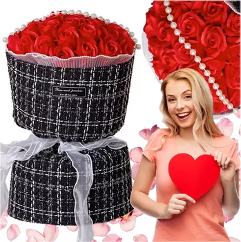 Dárková krabice s červenými mýdlovými růžemi LED