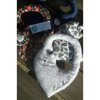 CEDR Kočička srdce 13,5 x 19 cm (Textilní dekorace – kočička ve tvaru srdce)