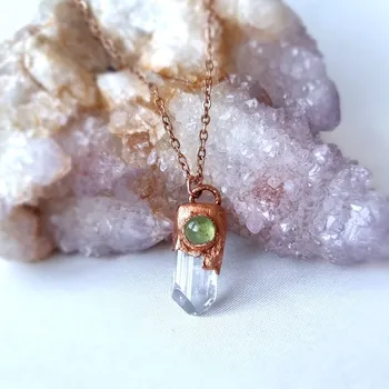 Náhrdelník Danburit krystal a broušený olivín - šperk/náhrdelník ŠPERKY S PŘÍRODNÍMI KRYSTALY