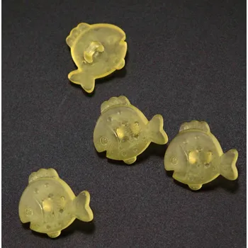 Knoflík Knoflík se spodním přišitím - průsvitná žlutá rybička - průměr 1,6 cm