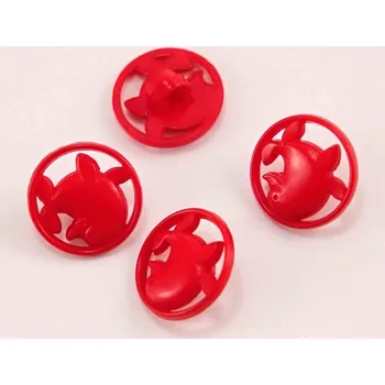 Knoflík Knoflík se spodním přišitím - červený delfín - průměr 1,3 cm