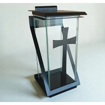Svíčka Hřbitovní Svíčka je kovovo-skleněná s motivem kříže – elegantní a odolná