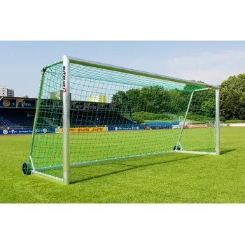 Fotbalová branka Tréninková fotbalová branka Schäper „Basic“ 7,32x2,44 m s koly a sítí (Tréninková fotbalová branka Schäper 7,32x2,44 m (mobilní), hloubka 80/200 cm, celosvařený hliník, TÜV, včetně kol, spirálových kotev a sítě 4 mm PP)
