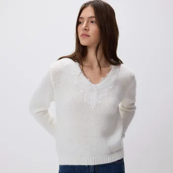 Dámský svetr Reserved - Svetr zdobený krajkou u výstřihu - tělová - 661JL-02X - 661JL-02X-XL