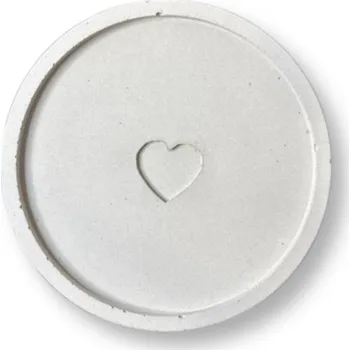 Čajovna Betonový podtácek se srdíčkem 10 cm průměr 10 cm, ruční výroba v ČR, s impregnací, na svícny i hrneček