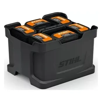 Nosič pro 6 akumulátorů AP Stihl (48504900600) (S nosičem akumulátorů STIHL si profesionální uživatelé, například v oblasti komunálních služeb, údržby krajiny či v malých podnicích, zajistí bezpečnou přepravu a prostorově nenáročné uložení až 6 akumulátor