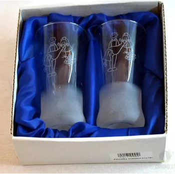 Pískované panáky - Ženich s nevěstou v náručí