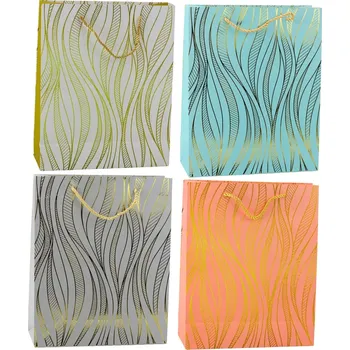 Dárková taška Dárková papírová taška se zlatými vlnkami 32 × 26 × 12 cm