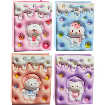 Papírová dárková taška s medvídkem, pastelové barvy 23 × 18 × 10,5 cm