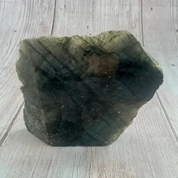 Labradorit polobroušený Madagaskar P2-24 cca 8,8 x 10,9 cm, 420 g