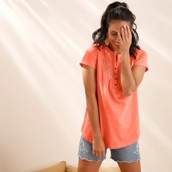 Dámská móda Tričko s krátkými rukávy a výstřihem na knoflíčky lemovaným madeirou broskvová 38/40