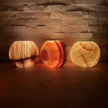 Svícen symbioticky.cz Svícen z aragonitu kulatý průměr 10 cm Vzhled: Výrazný vzor