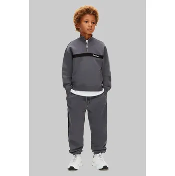 Dětská bavlněná tepláková souprava Calvin Klein Jeans IB0IB02621.128.176.PPY2 šedá 90X, vel. 152