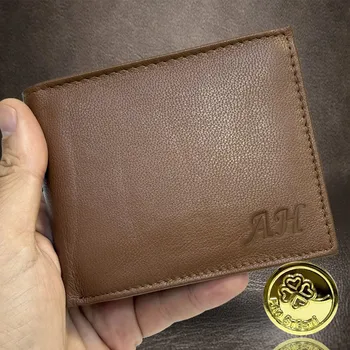 Peněženka Přidej monogram a máš dokonalý originál, hnědá kožená peněženka Vyberte variantu: + ražba monogramu (C) Klasicky Times N. Roman + Akce - zlatá mince Pro štěstí ZDARMA